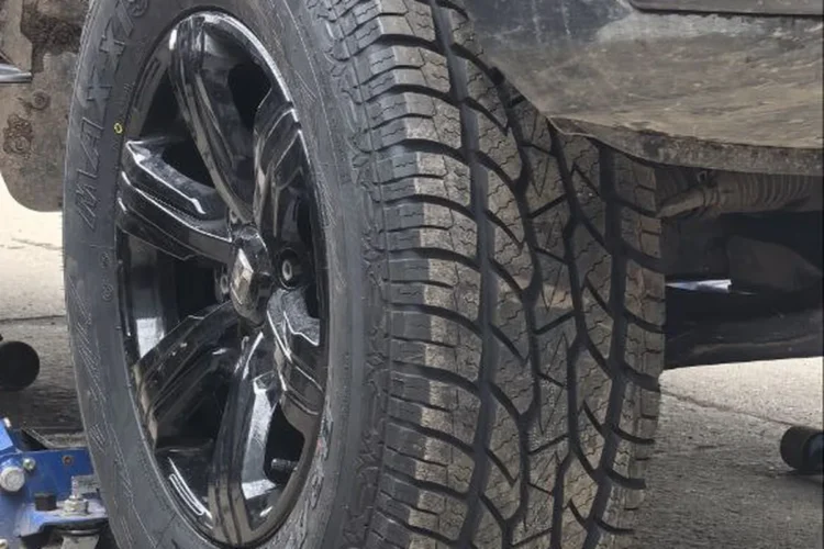 Резина Maxxis 771 265/70 R17 на штатных дисках Tank 300