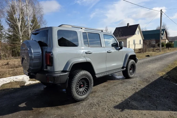 Maxxis RAZR 275/65 R18 на дисках Matt 18x8,5 ET12 на Tank 300
