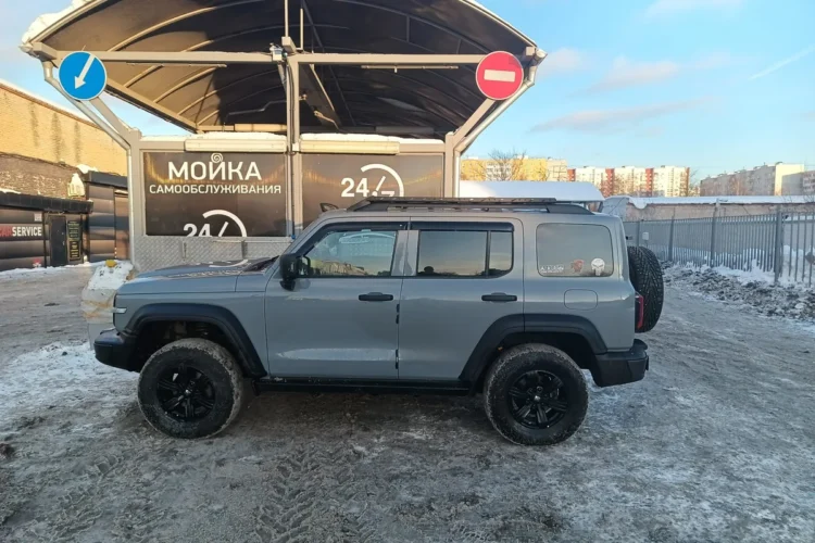 Три комплекта колёс Tank 300 — шипы 265/70, грязевые 265/70 и 285/75