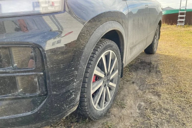 Задняя часть Jaecoo J7 на шинах 245/45 R19