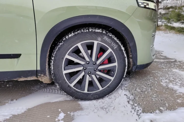 Зимняя шина Nokian Nordman 8 SUV 235/55 R19 на штатном диске Jaecoo J7