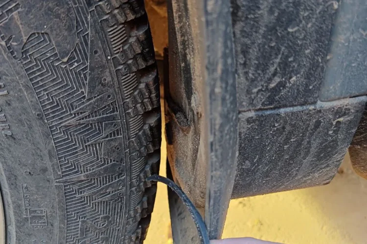 Брызговик Jaecoo J7 с подрезанными приливами под шину 235/55 R19