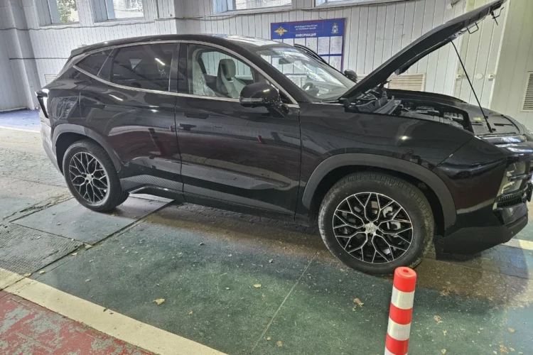 Чёрный Jetour Dashing на дисках Азов R19