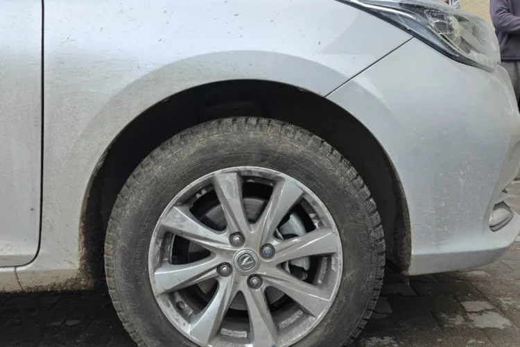 Литой диск с шиной 185/65 R15 на Changan Alsvin