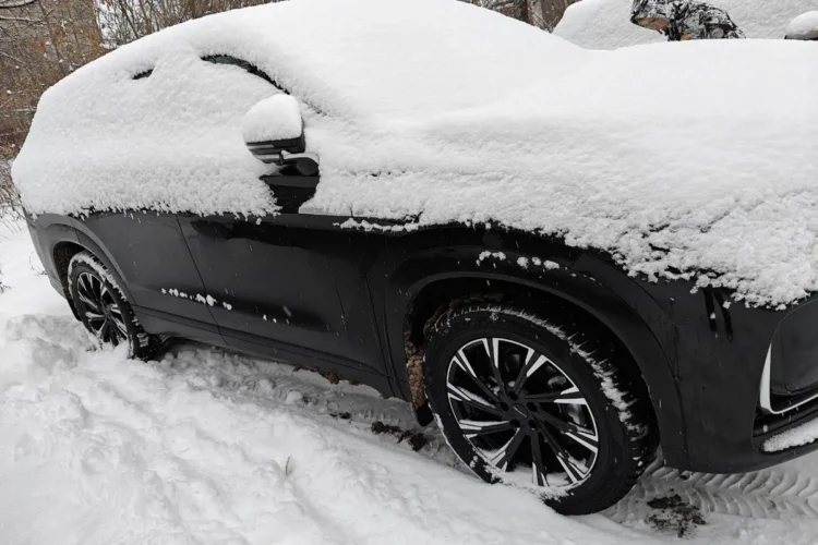 Jaecoo J8 на зимних дисках 7,5x19 ET36 с шинами 245/55 R19