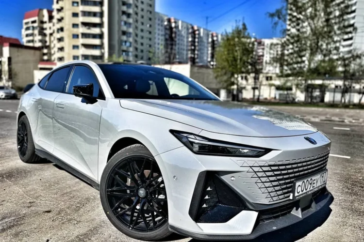 Диски VFF-107 8,5Jx19 ET35 с шинами 245/40 R19 на Changan UNI-V
