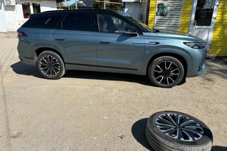 Примерка шины 255/45 R20 на диске 8,5J с вылетом ET33 на Jaecoo J8