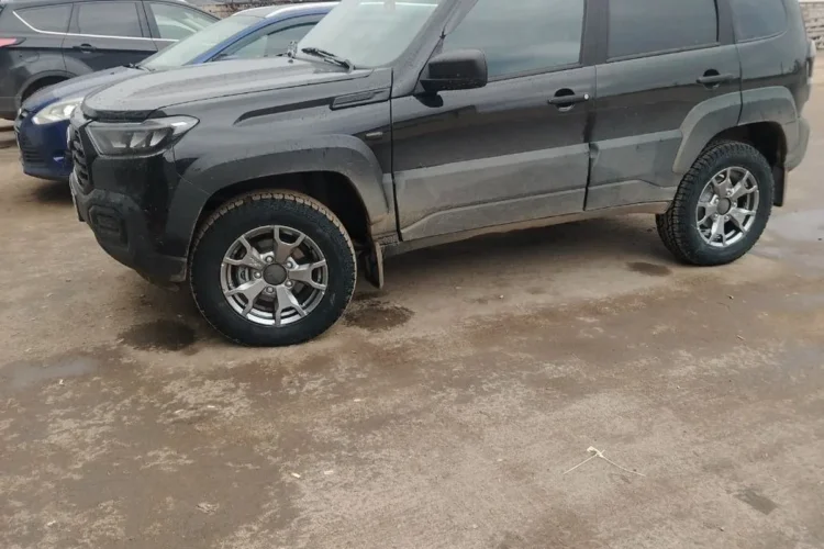 Нива Тревел на нешипованных шинах 215/65 R16