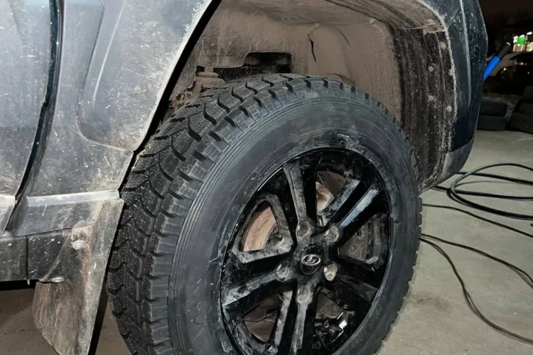 Зимние шины Maxxis 215/70 R16 на Ниве Тревел