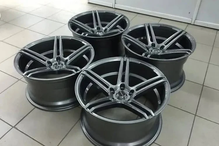 Комплект зимних шин на дисках Changan UNI-V в размере 235/45 R18