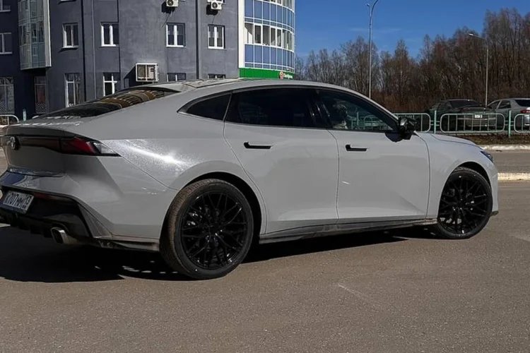 Летние шины 235/40 R19 на Changan UNI-V