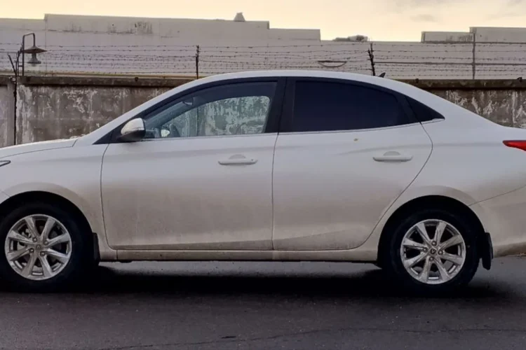 Changan Alsvin на зимних шинах 195/60 R15, вид сбоку