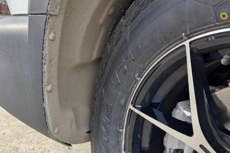 Колесо Haval Dargo в арке крупным планом, виден тормозной суппорт
