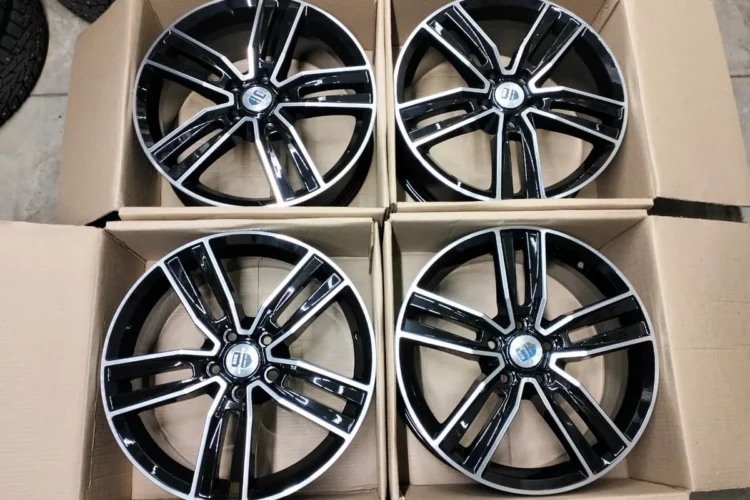 Четыре диска K&K Танаис в коробках под шины 235/65 R18