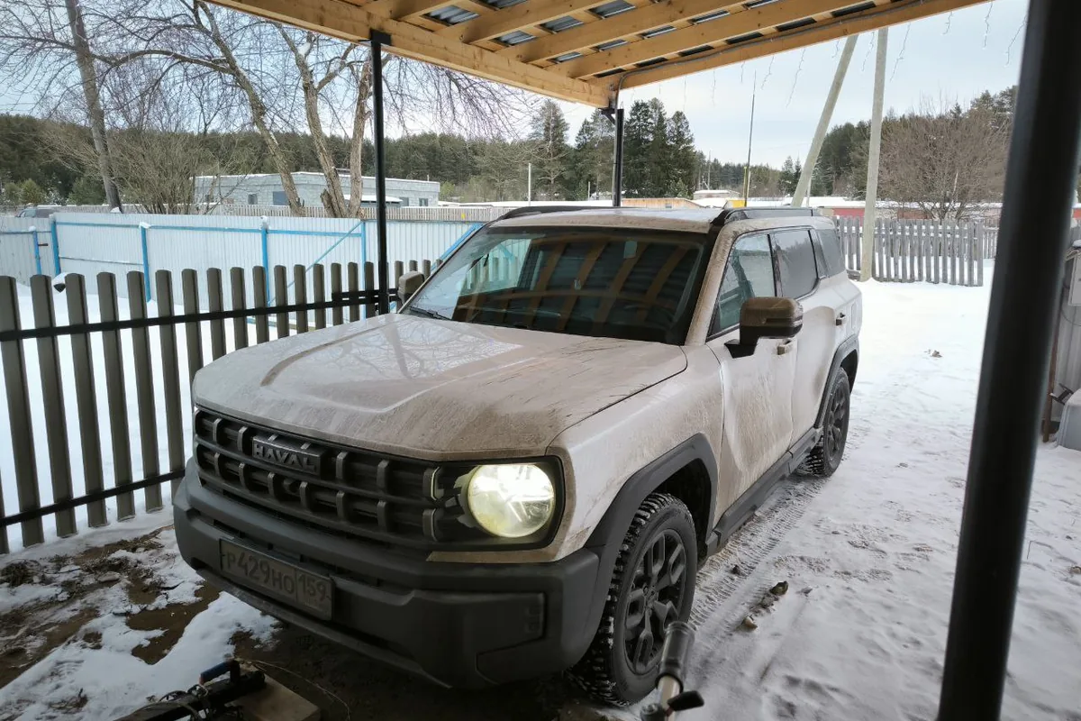 Haval H3 на грунтовой дороге