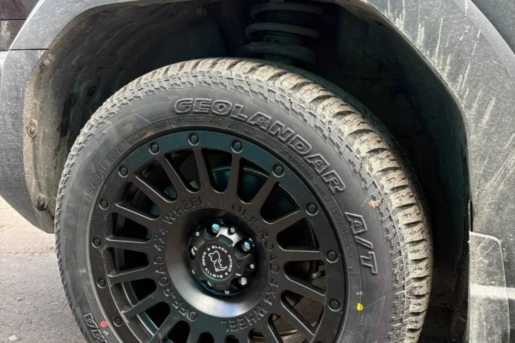 Диск 8,5J ET20 R18 с шиной 235/60 R18 на Haval H3