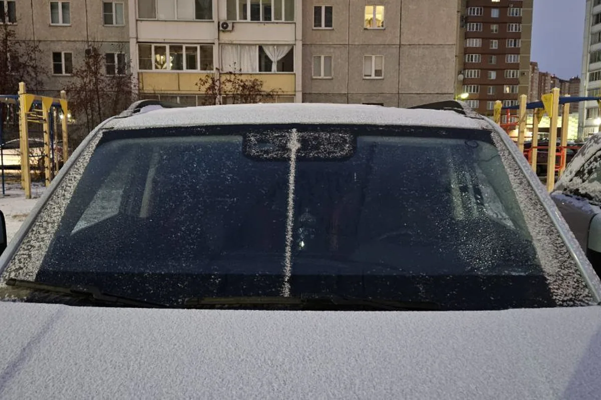 Лобовое стекло Haval H3 оттаивает двумя половинами с полосой посередине