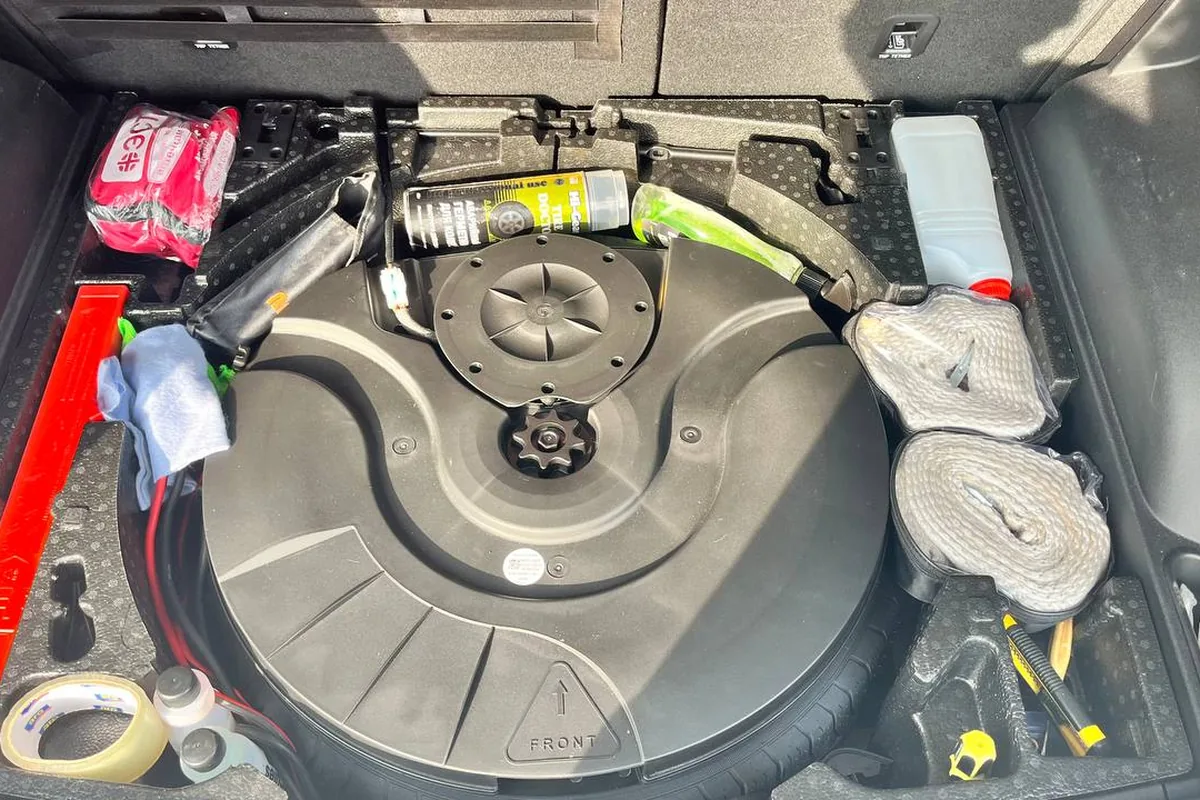 Ниша запасного колеса Haval H3