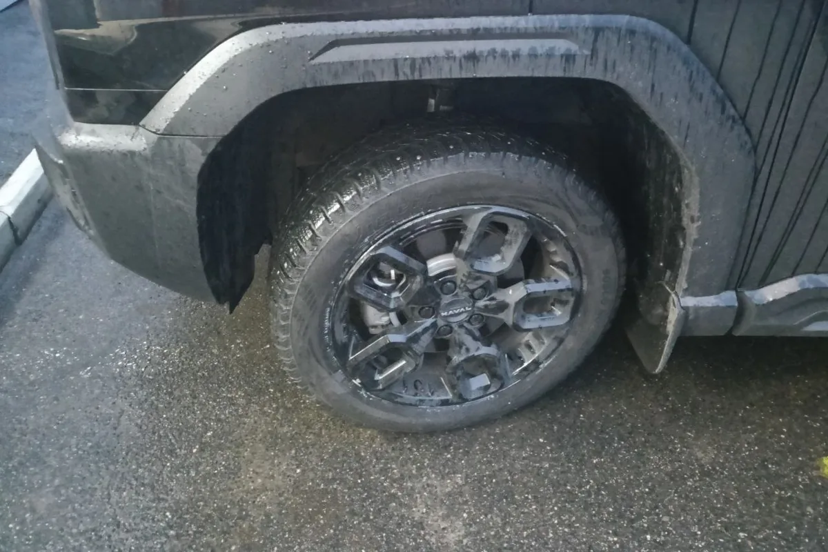 Haval H3 на шипованной резине 225/55 R18, оставшейся от Jolion