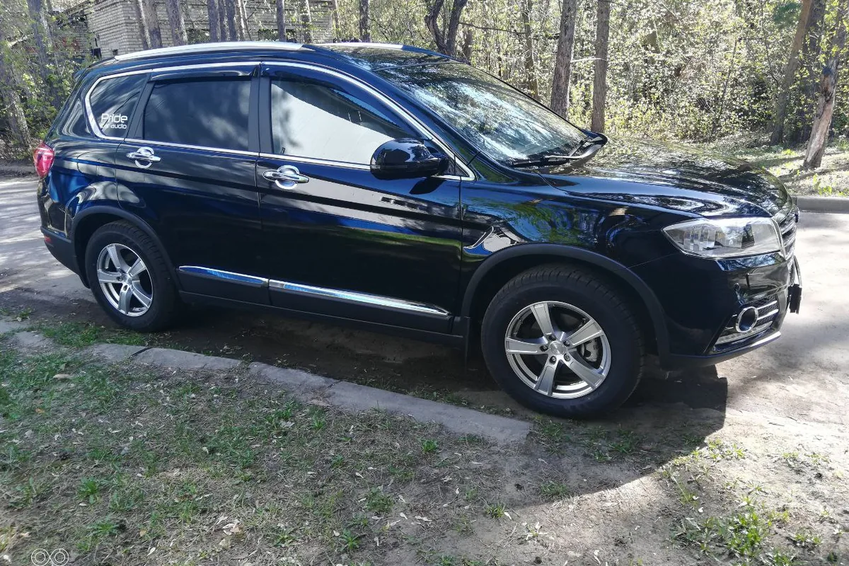 Haval H6 прежнего поколения в профиль