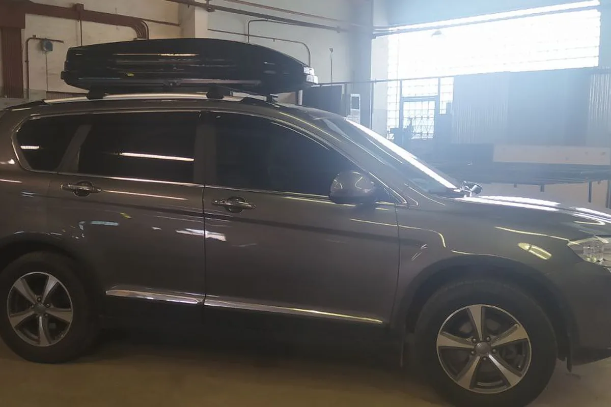 Haval H6 с грузовым боксом на крыше