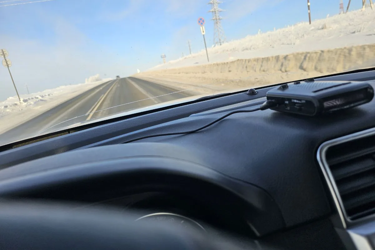 Треснувшее лобовое стекло Haval H6 на зимней трассе