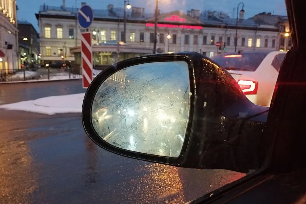 Мокрое боковое зеркало Haval H6 без обогрева зимой
