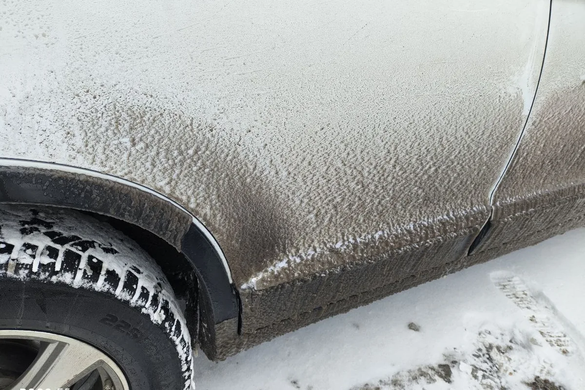 Кузов Haval H6 в корке льда и грязи