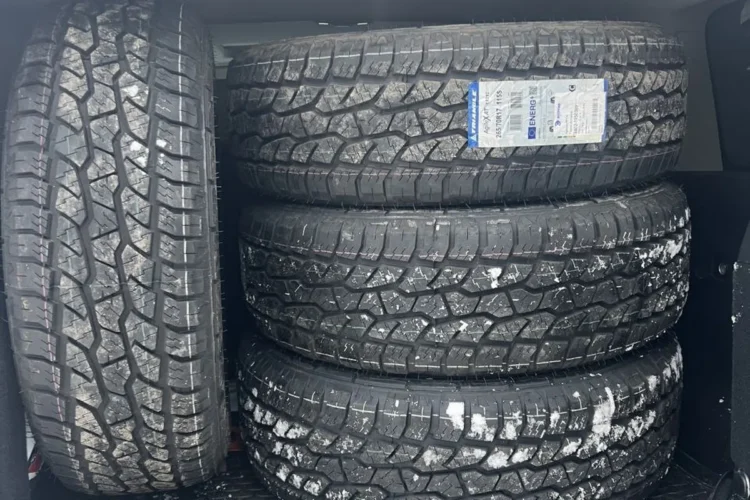 Комплект шин 265/70 R17 в багажнике Haval H9