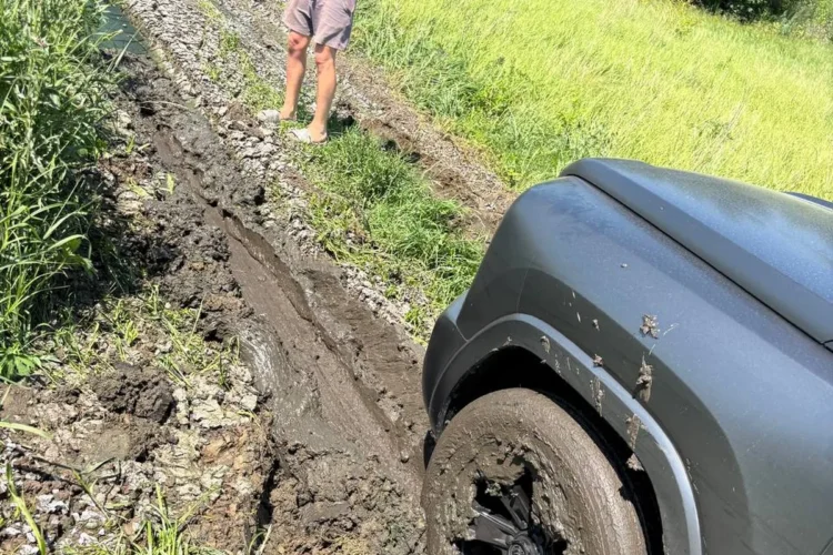 Haval H9 на шинах 285/50 R20 в грязи
