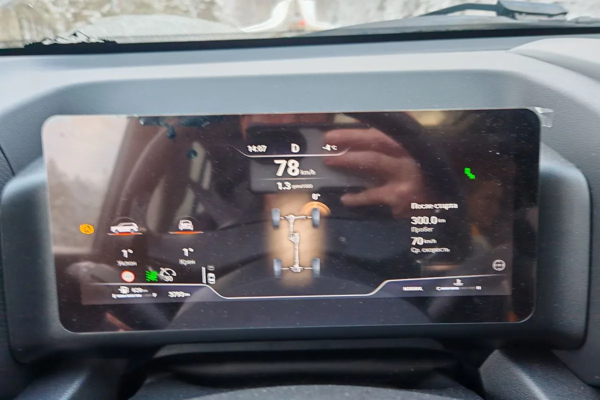 Приборная панель Haval H9 на скорости 78 километров в час