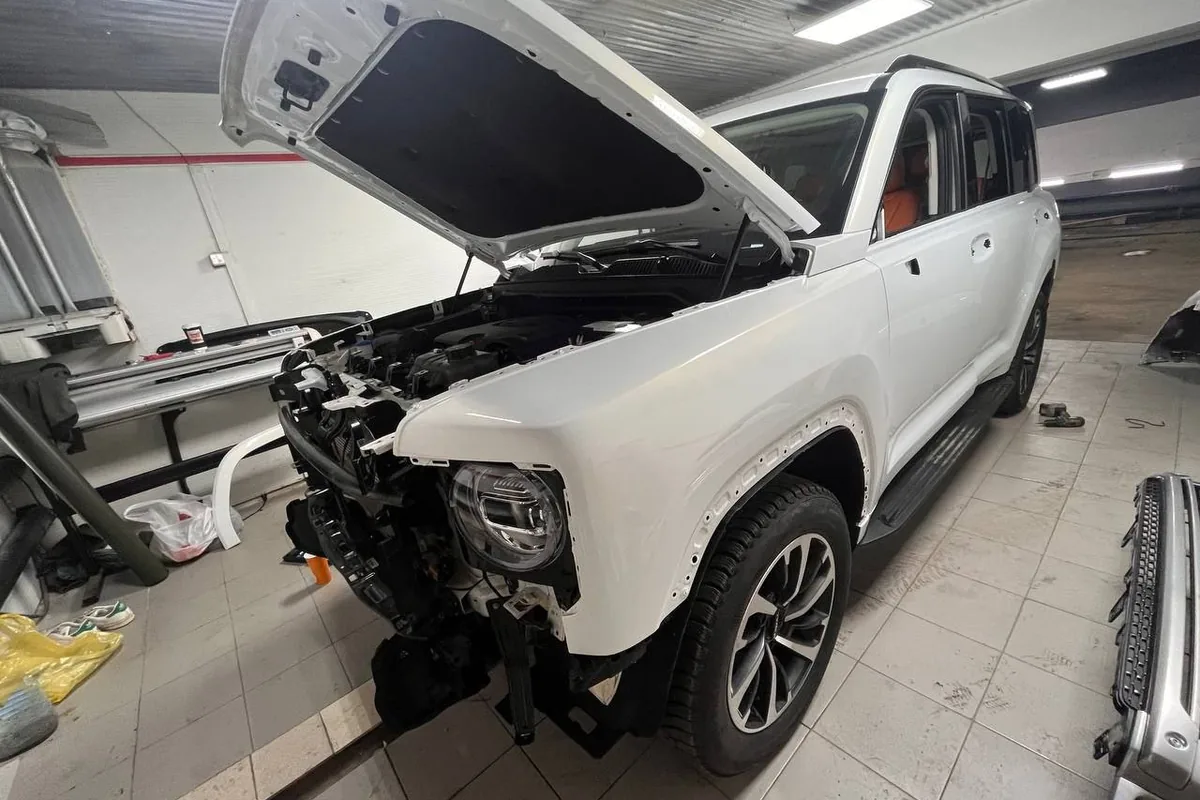 Haval H9 в разборе перед оклейкой полиуретановой плёнкой