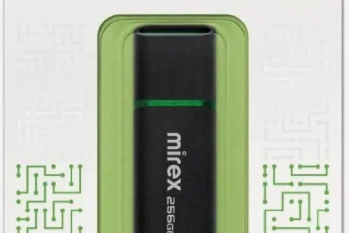 Флешка USB 2.0, которая работает со штатным видеорегистратором