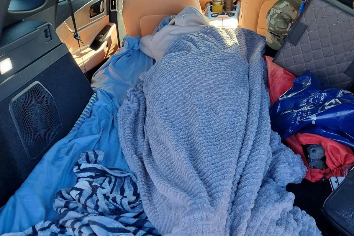 Загруженный багажник Jaecoo J8 перед поездкой