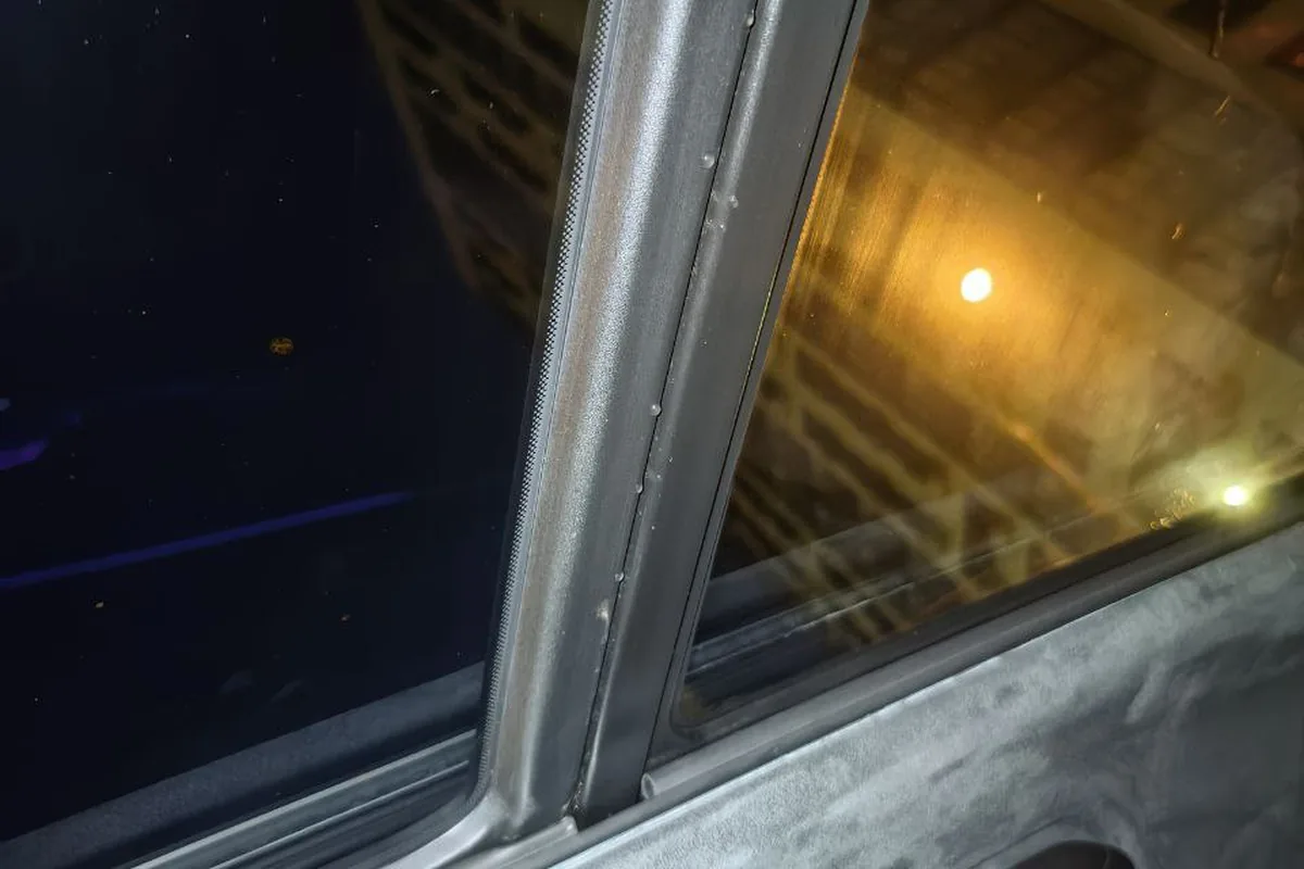 Уплотнитель двери Jaecoo J8