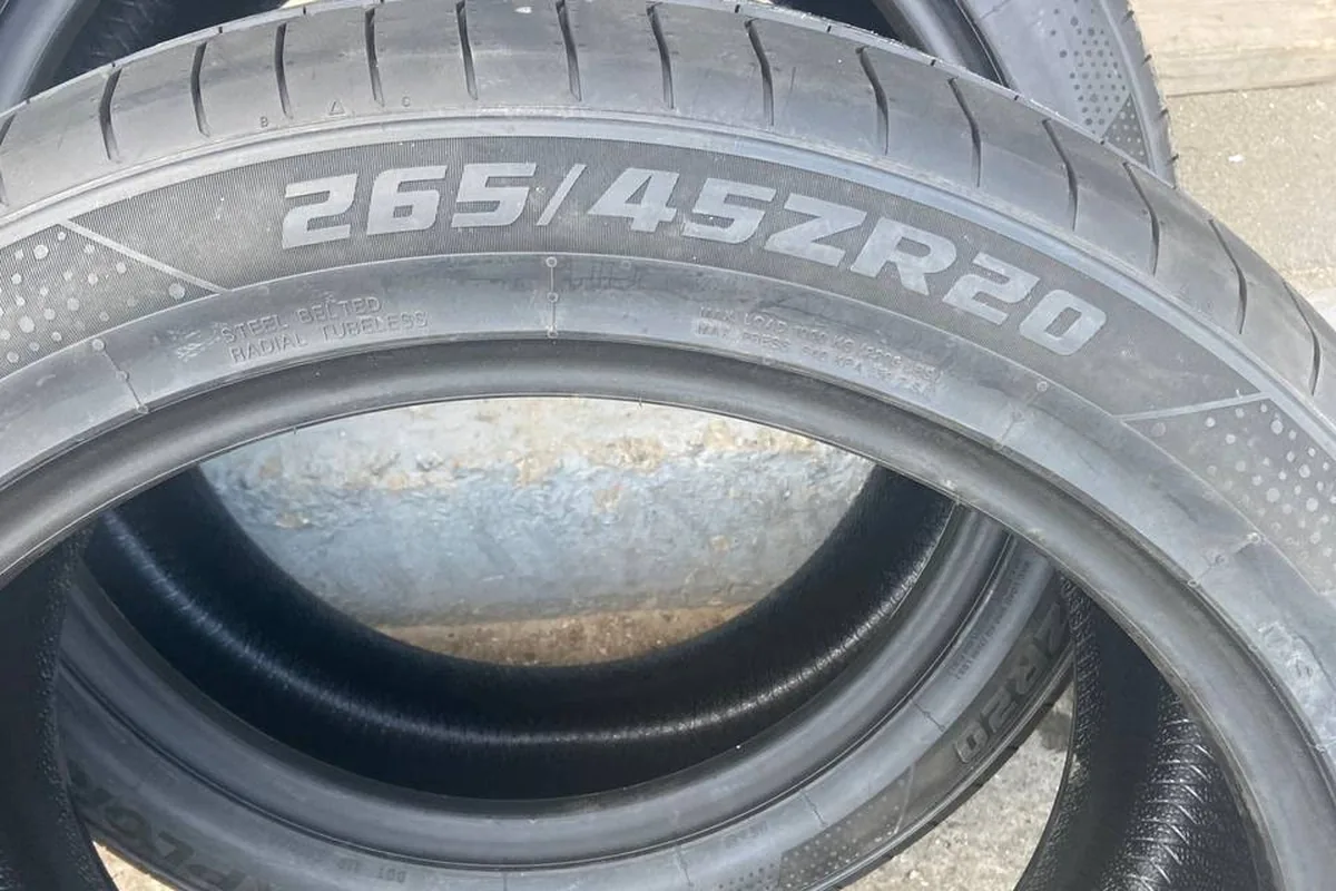 Маркировка размера 265/45 R20 на боковине шины Jaecoo J8