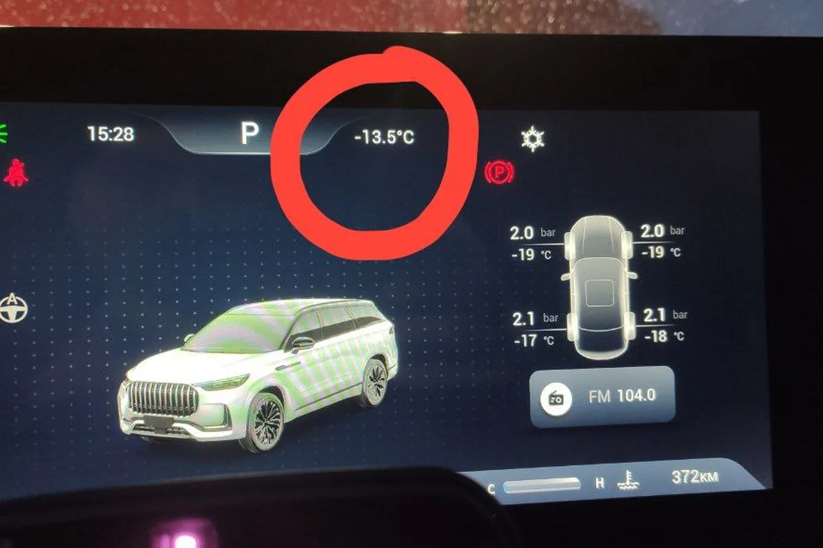 Приборная панель Jaecoo J8 с давлением по каждому колесу