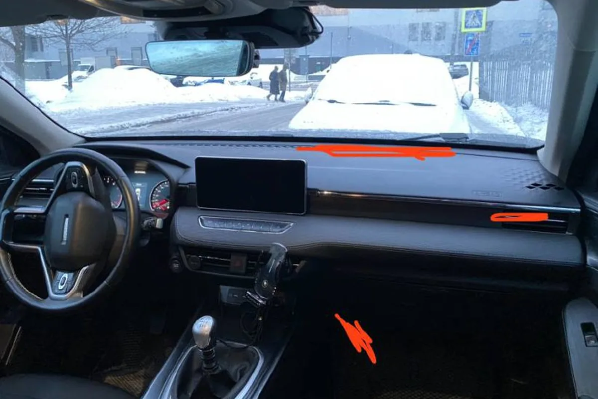 Салон Haval Jolion с отмеченными дефлекторами, которые дуют холоднее