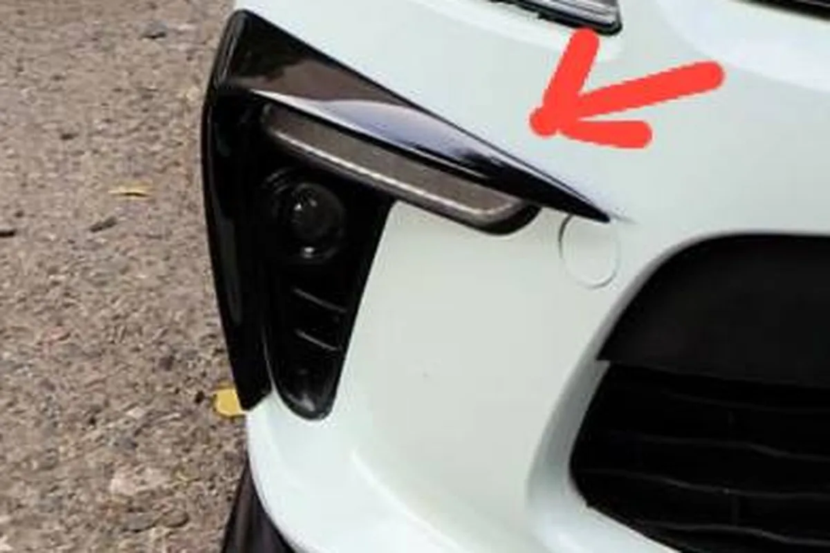 Накладки-клыки над противотуманками бампера Kia Rio 4