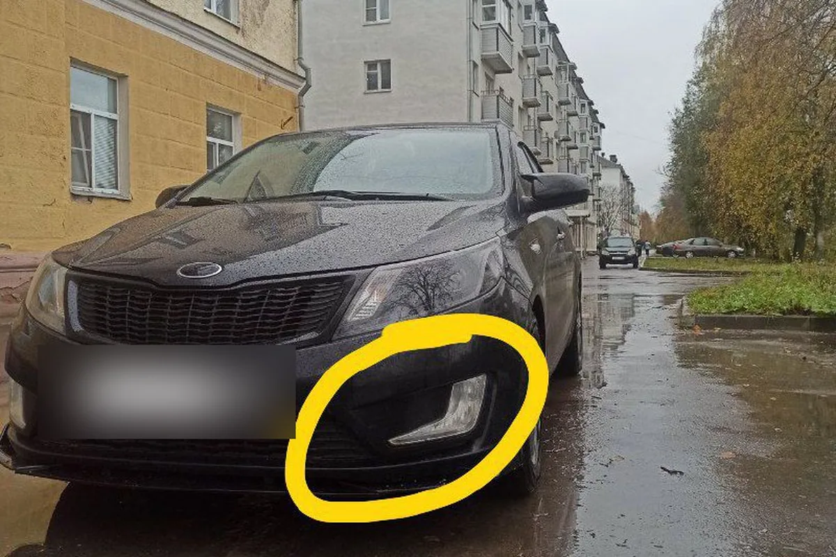 Kia Rio 3 до рестайлинга с отмеченной противотуманной фарой