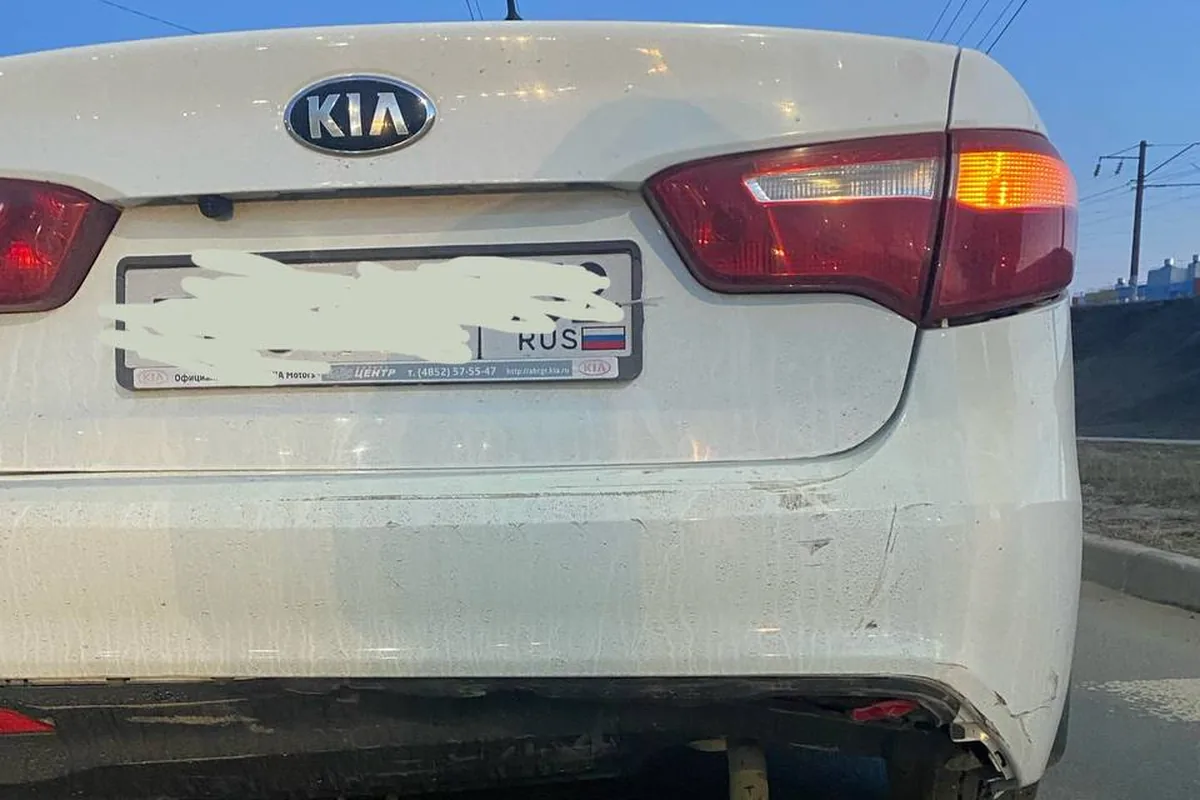 Задний бампер Kia Rio 3 после удара на светофоре