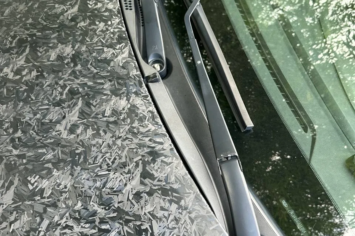 Поводки дворников Kia Rio у лобового стекла