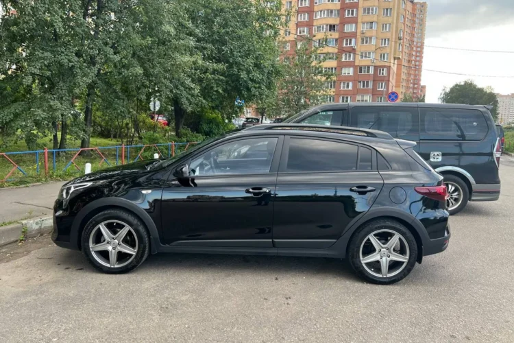 Kia Rio X на литых дисках R17 с шинами 215/50