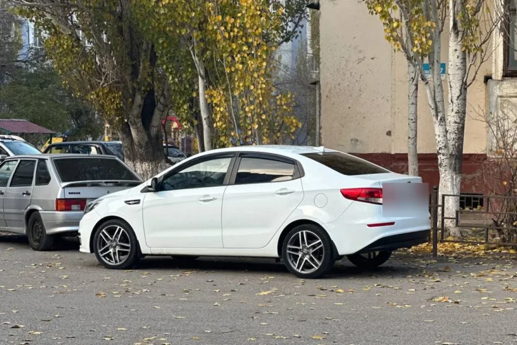 Kia Rio 3 рестайлинг на литых дисках со штатной высотой
