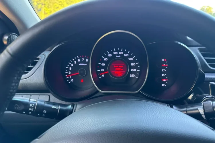 Приборная панель Supervision в Kia Rio 3 с механикой