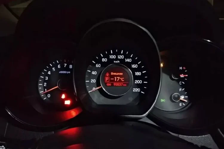 Штатная приборная панель Kia Rio 3 2016 года в мороз