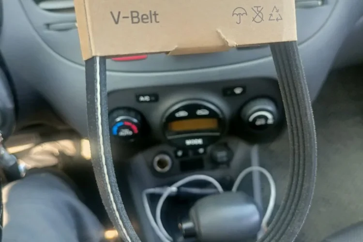 Новый оригинальный поликлиновый ремень генератора Kia Rio