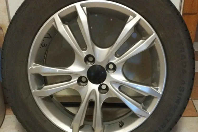 Колесо R16 6J ET49 с шиной 205/55 от Kia Rio X