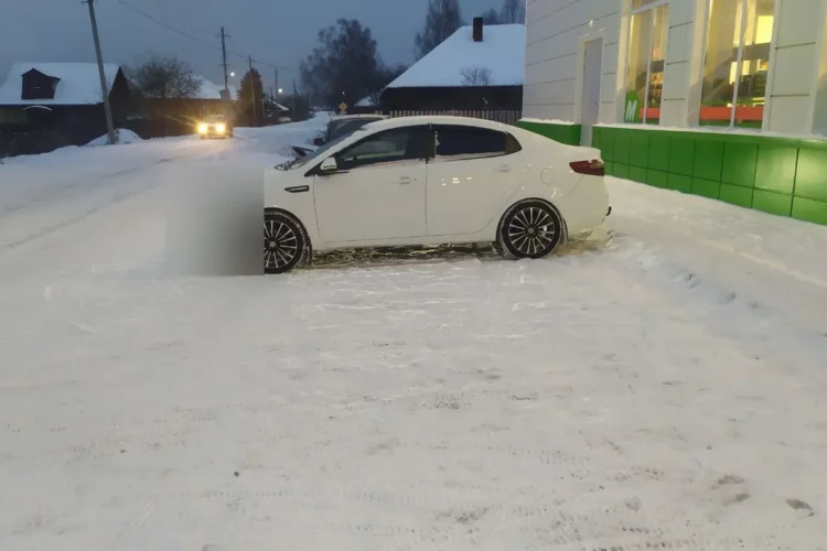 Белый Kia Rio 3 седан зимой на дисках R17