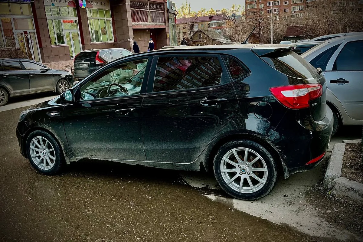 Kia Rio 3 хэтчбек сбоку